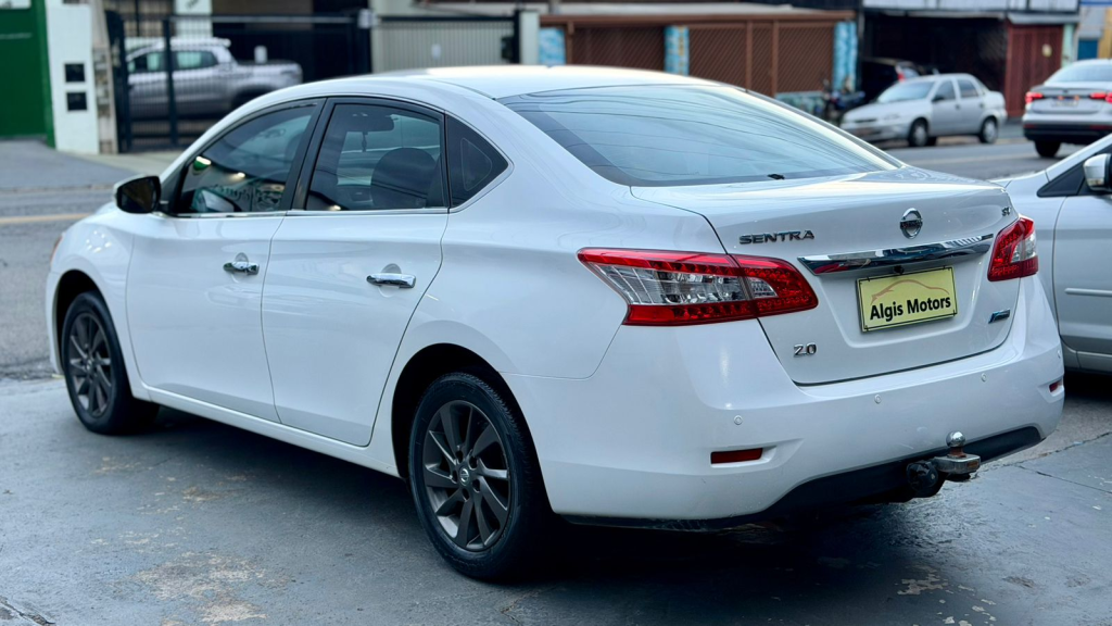 NISSAN Sentra - Foto