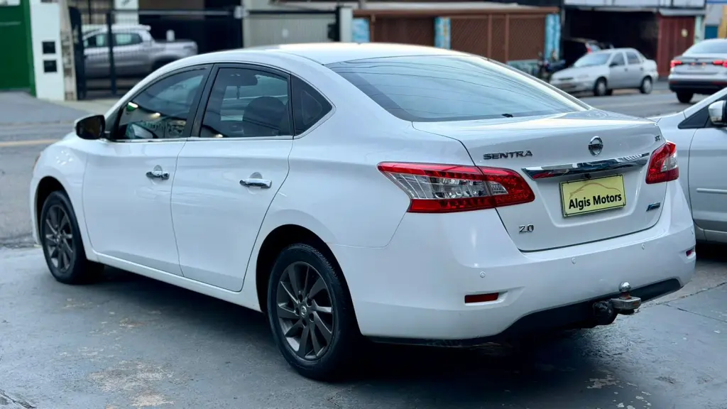 NISSAN Sentra - Foto