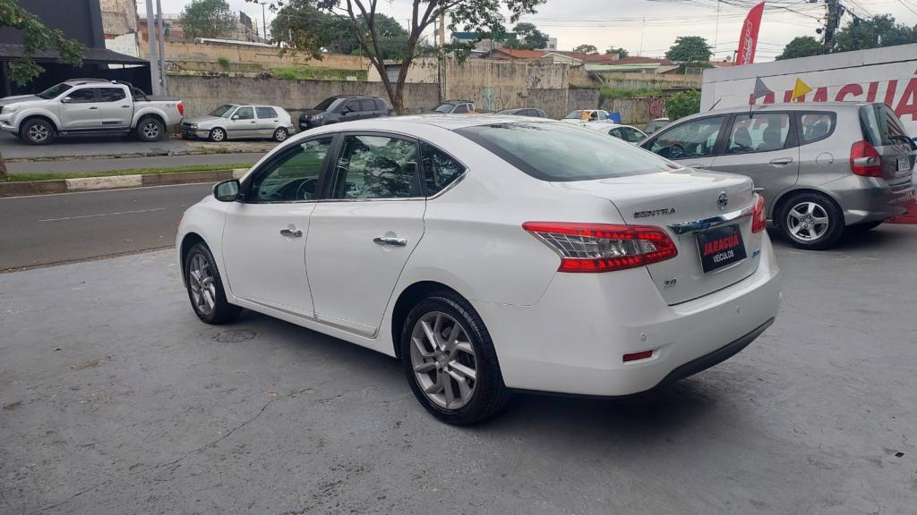 NISSAN Sentra - Foto