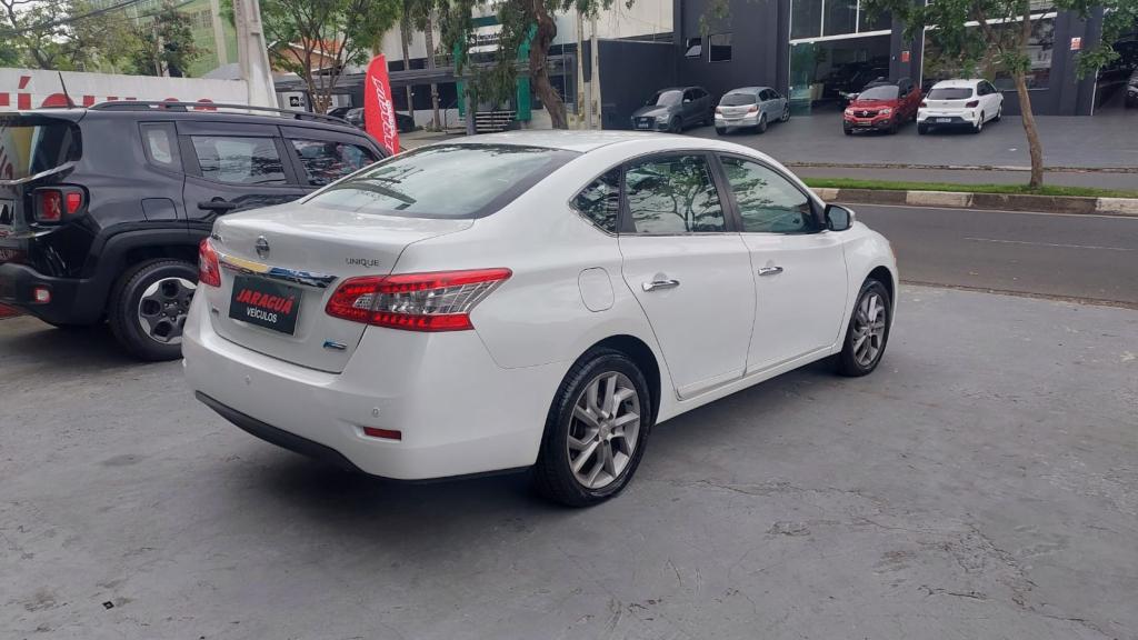 NISSAN Sentra - Foto