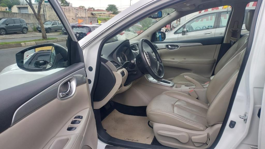NISSAN Sentra - Foto