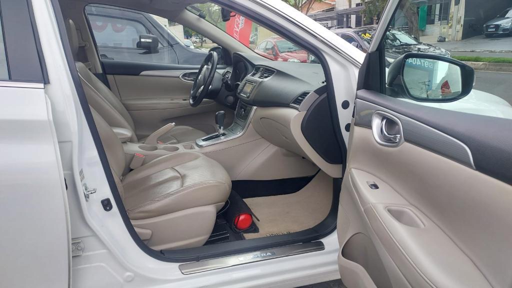 NISSAN Sentra - Foto