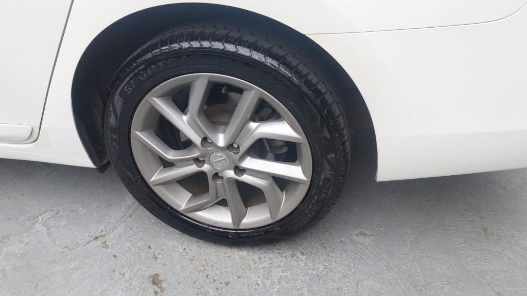 NISSAN Sentra - Foto