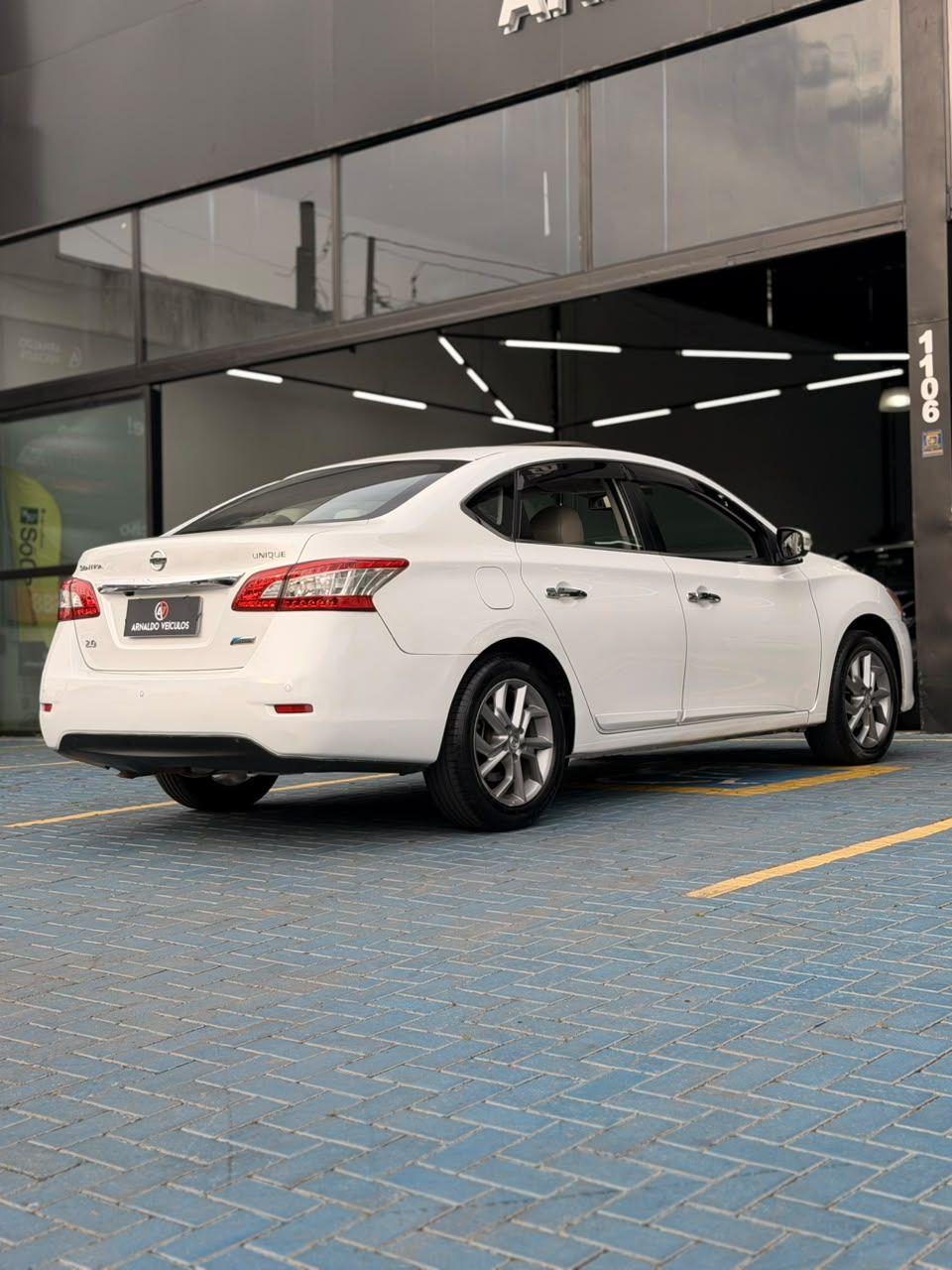 NISSAN Sentra - Foto