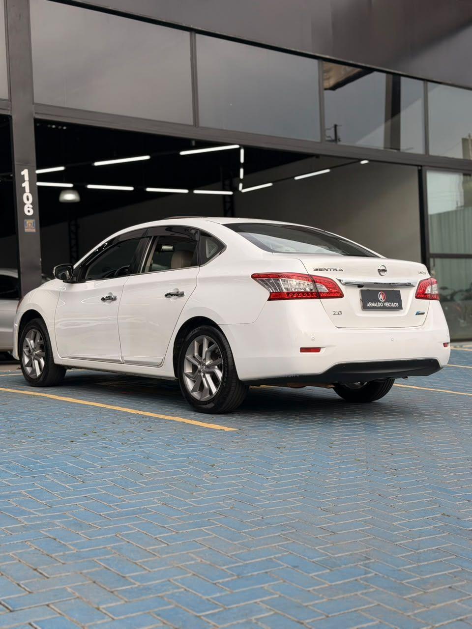 NISSAN Sentra - Foto