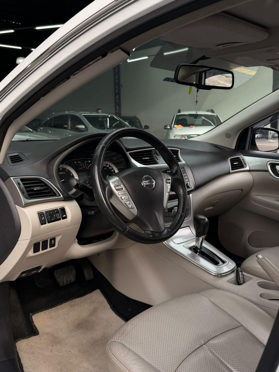 NISSAN Sentra - Foto