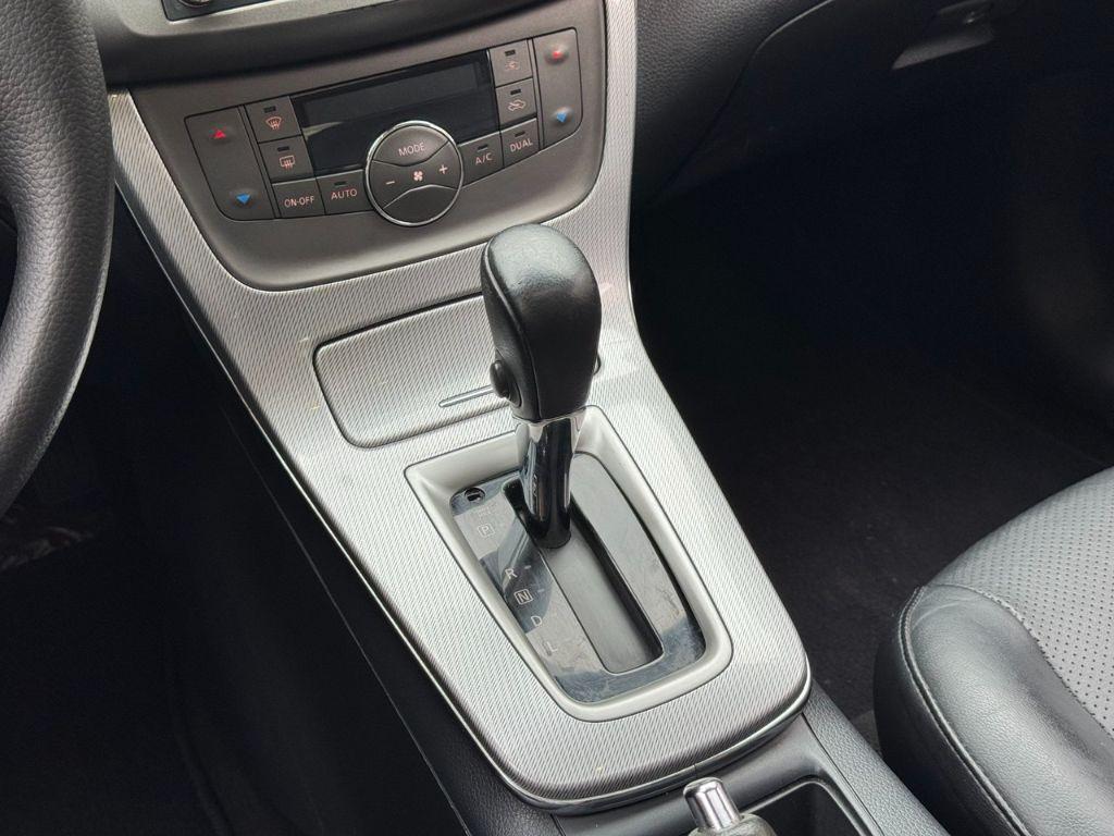 NISSAN Sentra - Foto