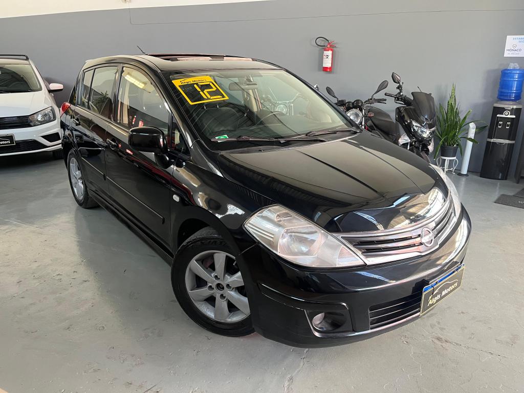 NISSAN Tiida Hatch - Foto