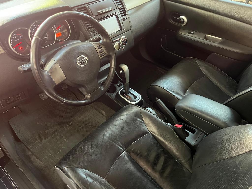 NISSAN Tiida Hatch - Foto