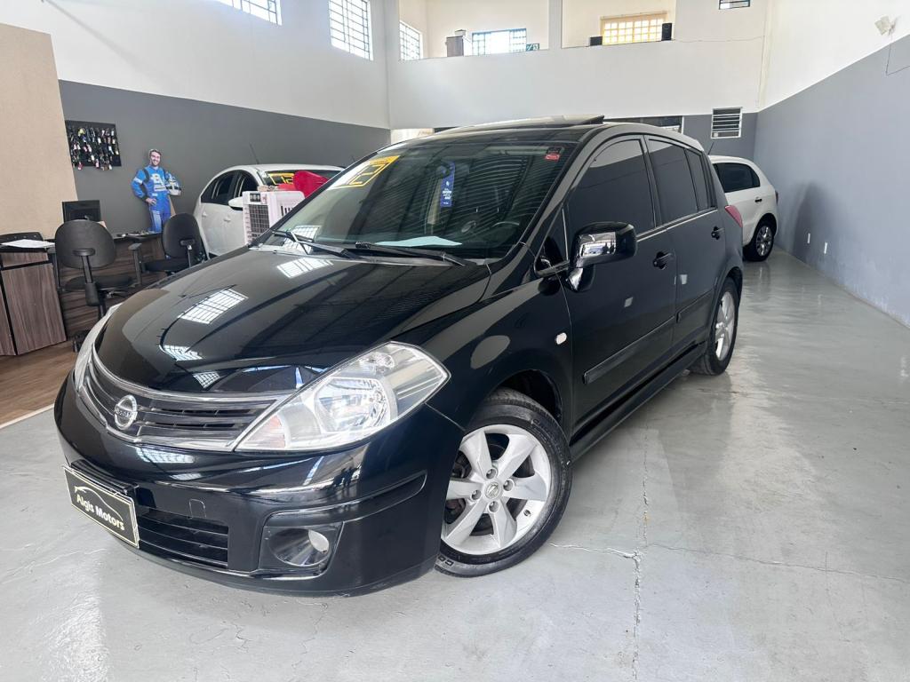 NISSAN Tiida Hatch - Foto