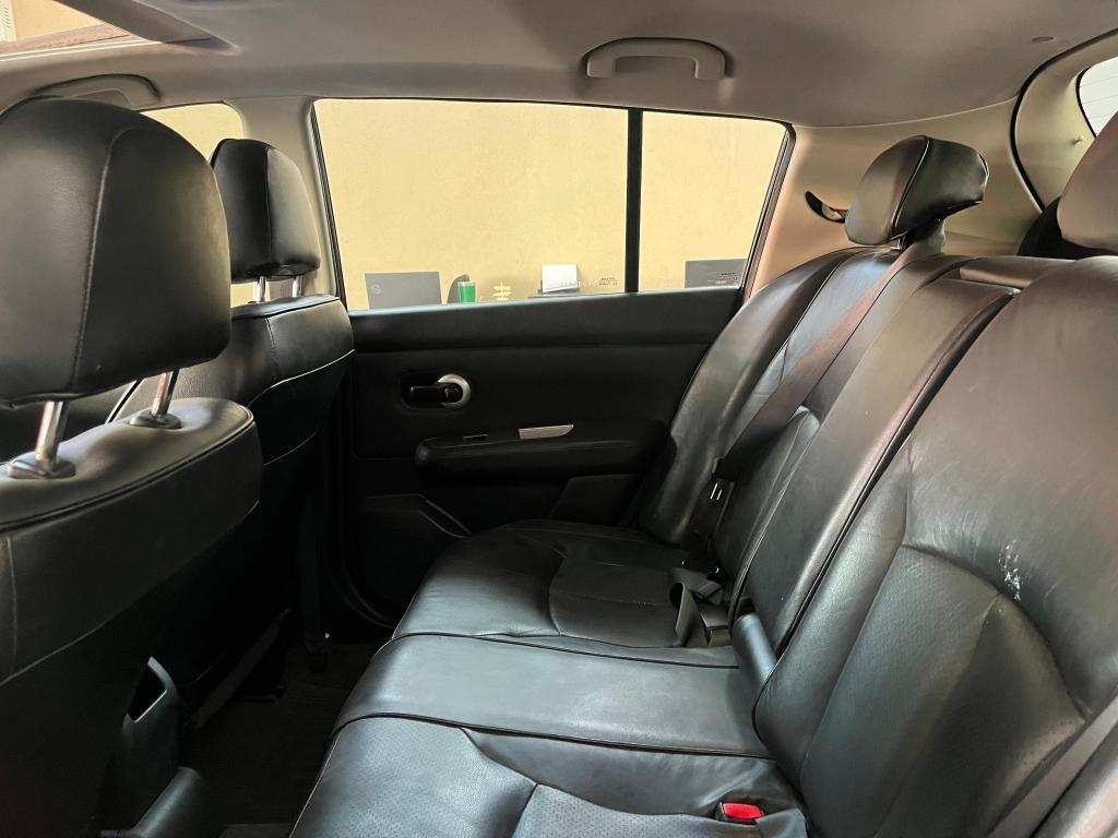 NISSAN Tiida Hatch - Foto