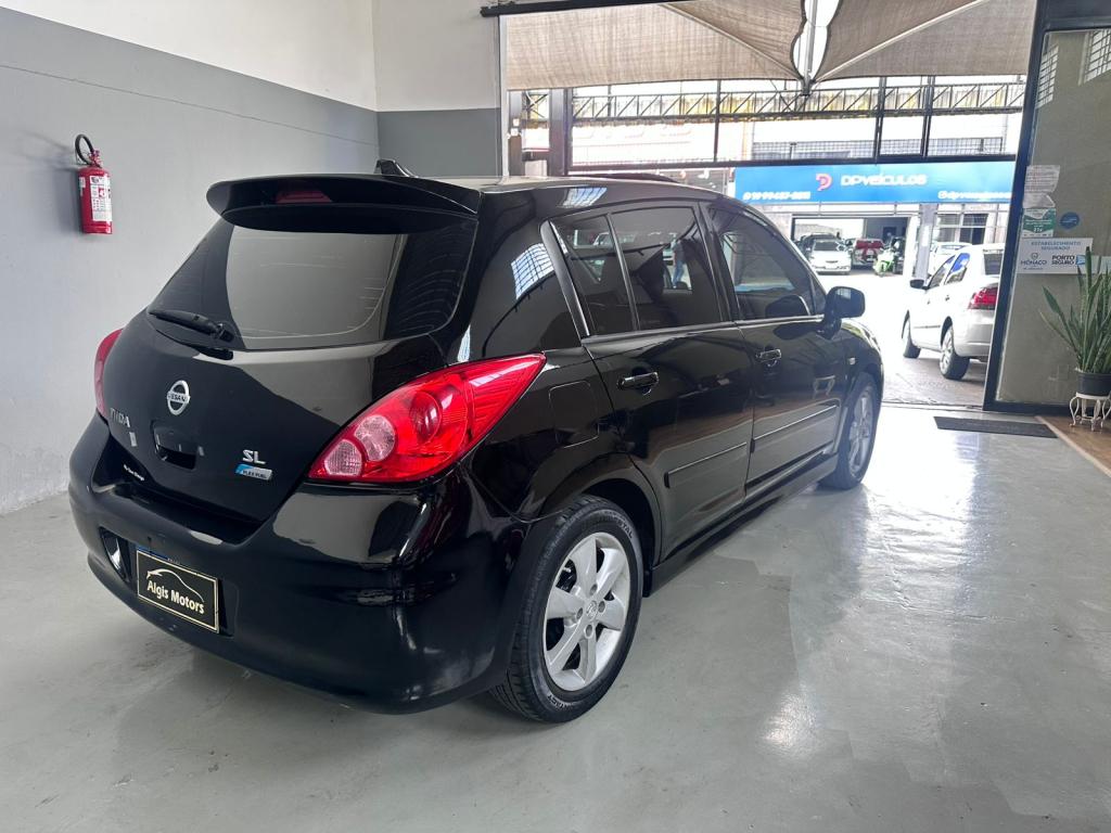 NISSAN Tiida Hatch - Foto