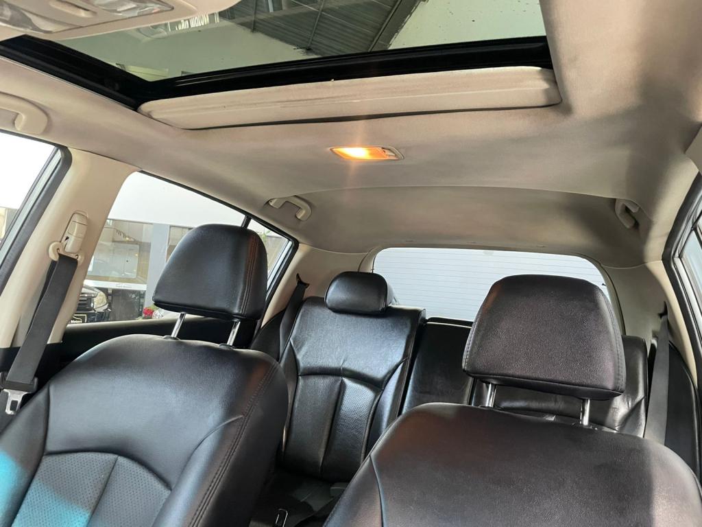 NISSAN Tiida Hatch - Foto