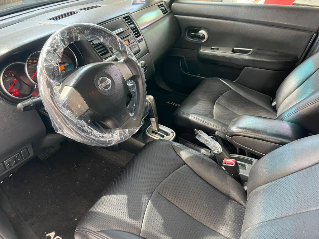 NISSAN Tiida Hatch - Foto