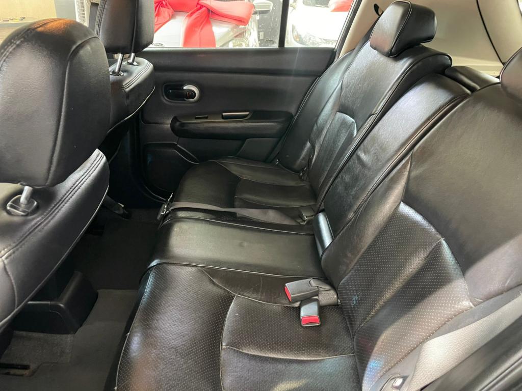 NISSAN Tiida Hatch - Foto