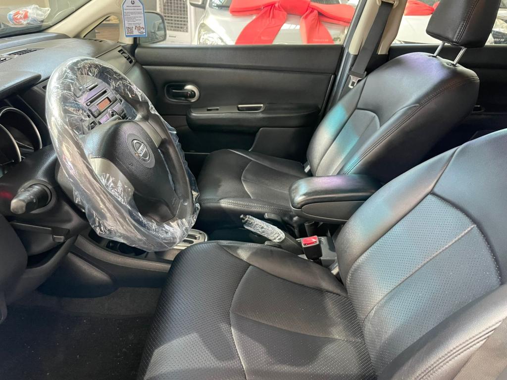 NISSAN Tiida Hatch - Foto