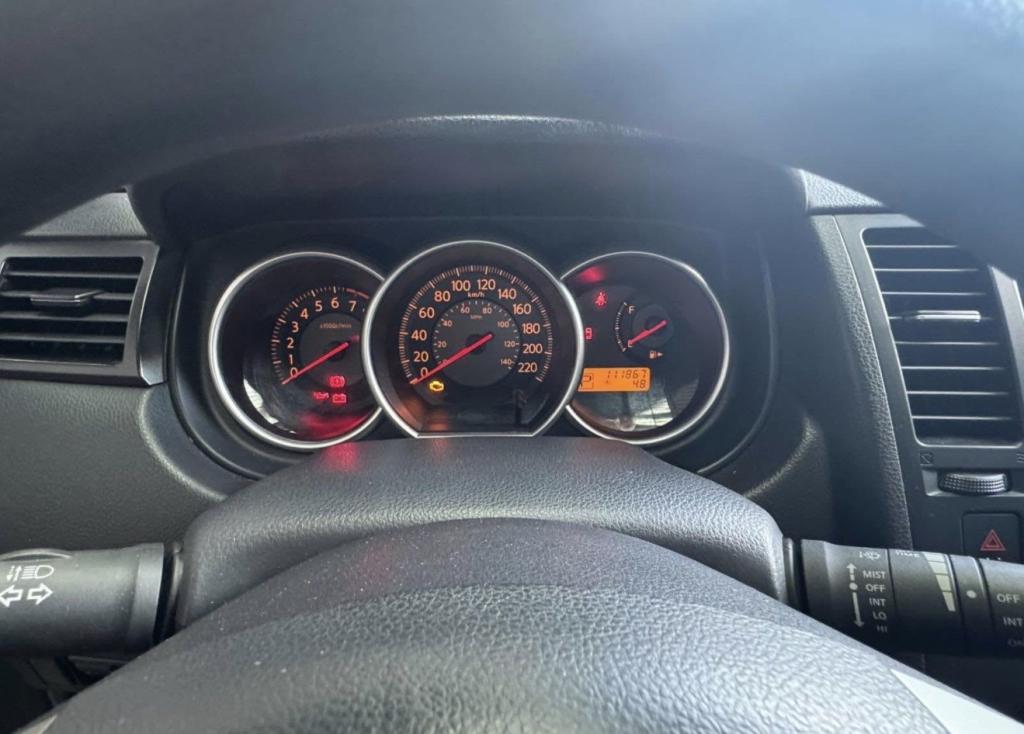 NISSAN Tiida Hatch - Foto