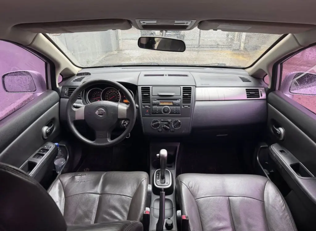 NISSAN Tiida Hatch - Foto