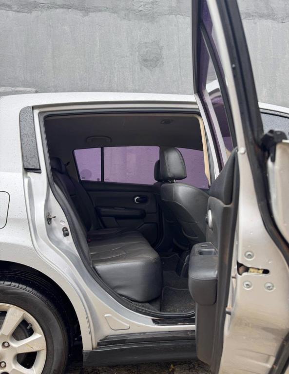 NISSAN Tiida Hatch - Foto