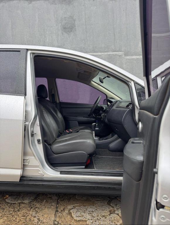 NISSAN Tiida Hatch - Foto