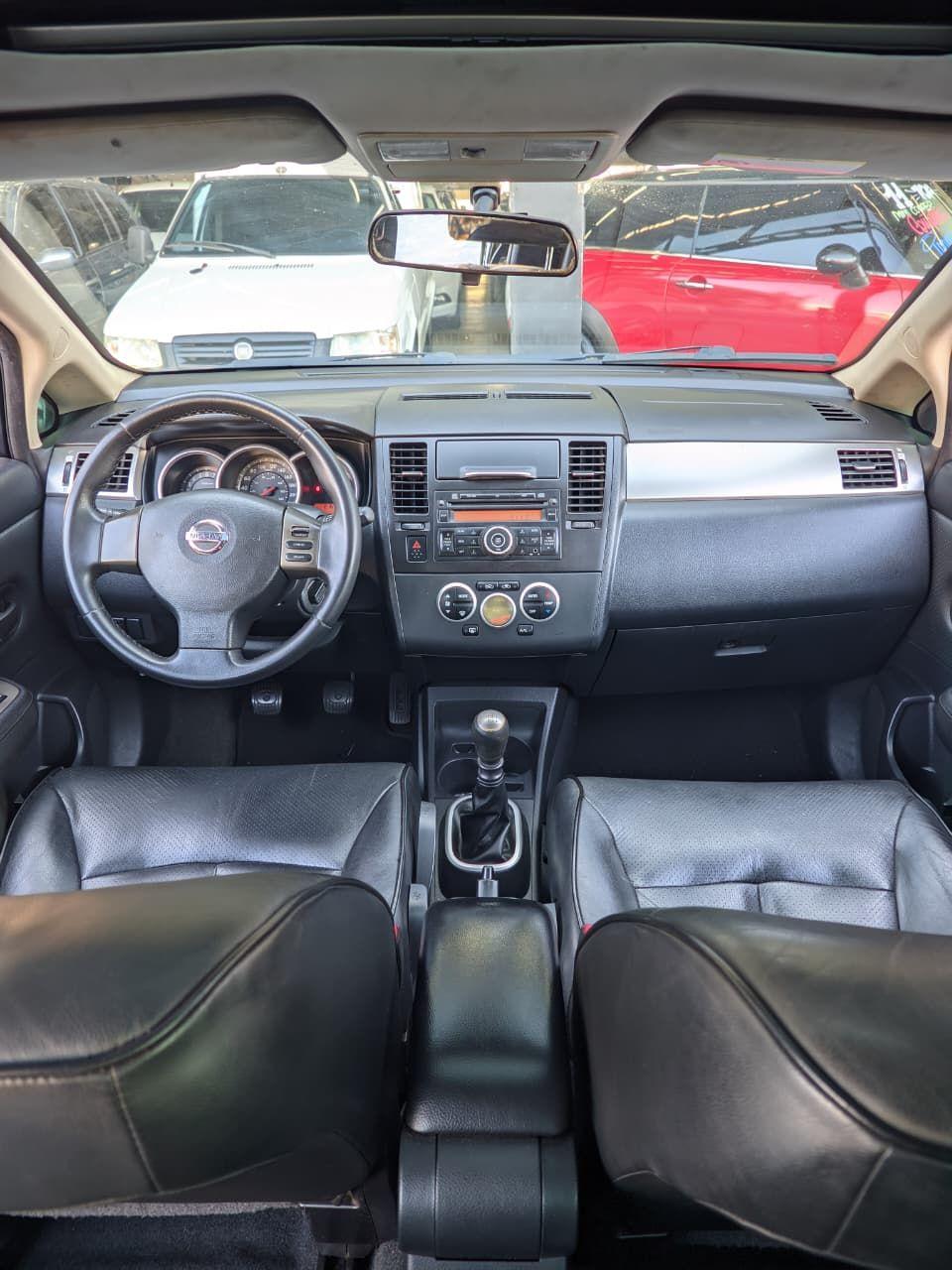 NISSAN Tiida Hatch - Foto