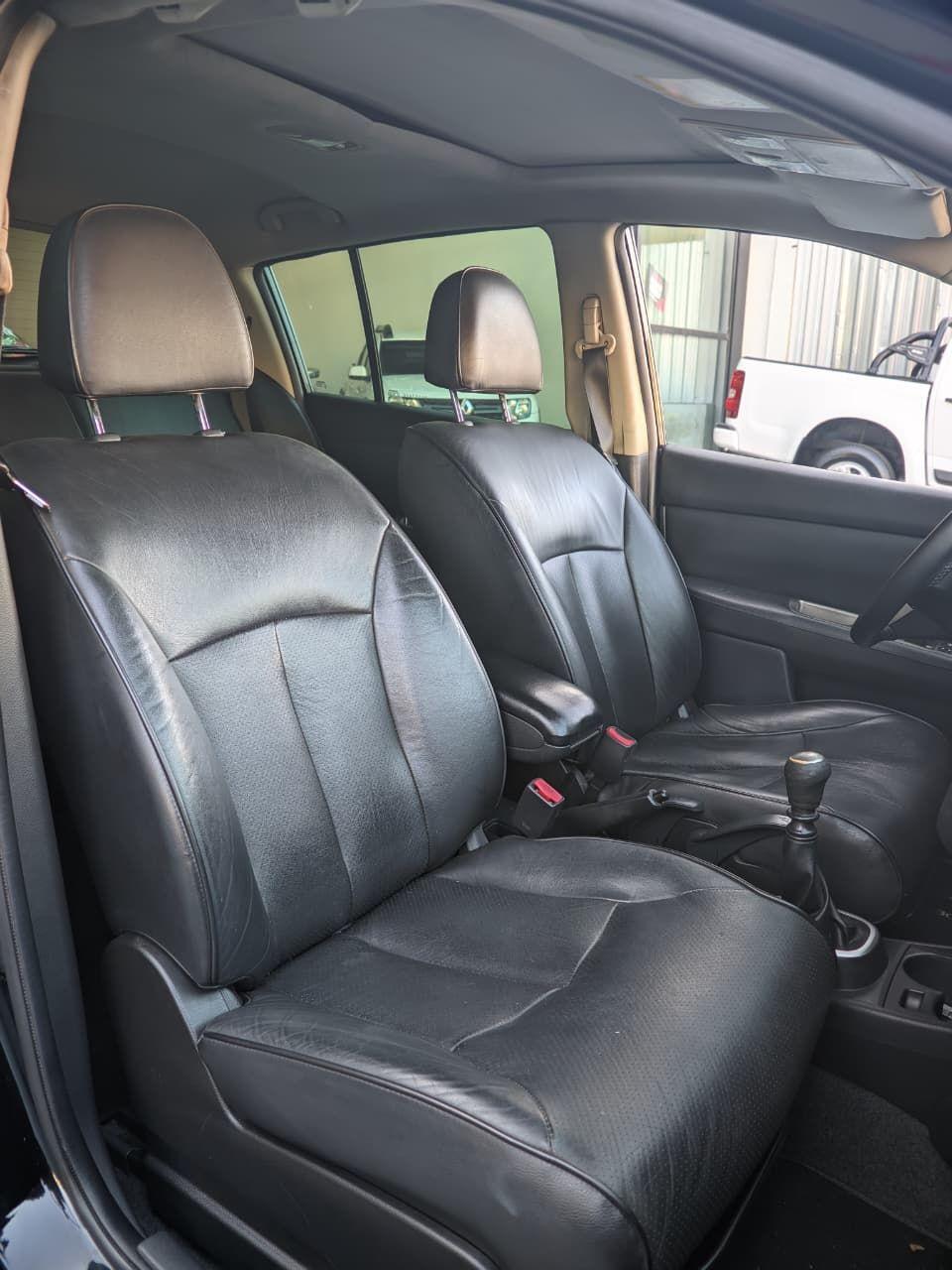 NISSAN Tiida Hatch - Foto