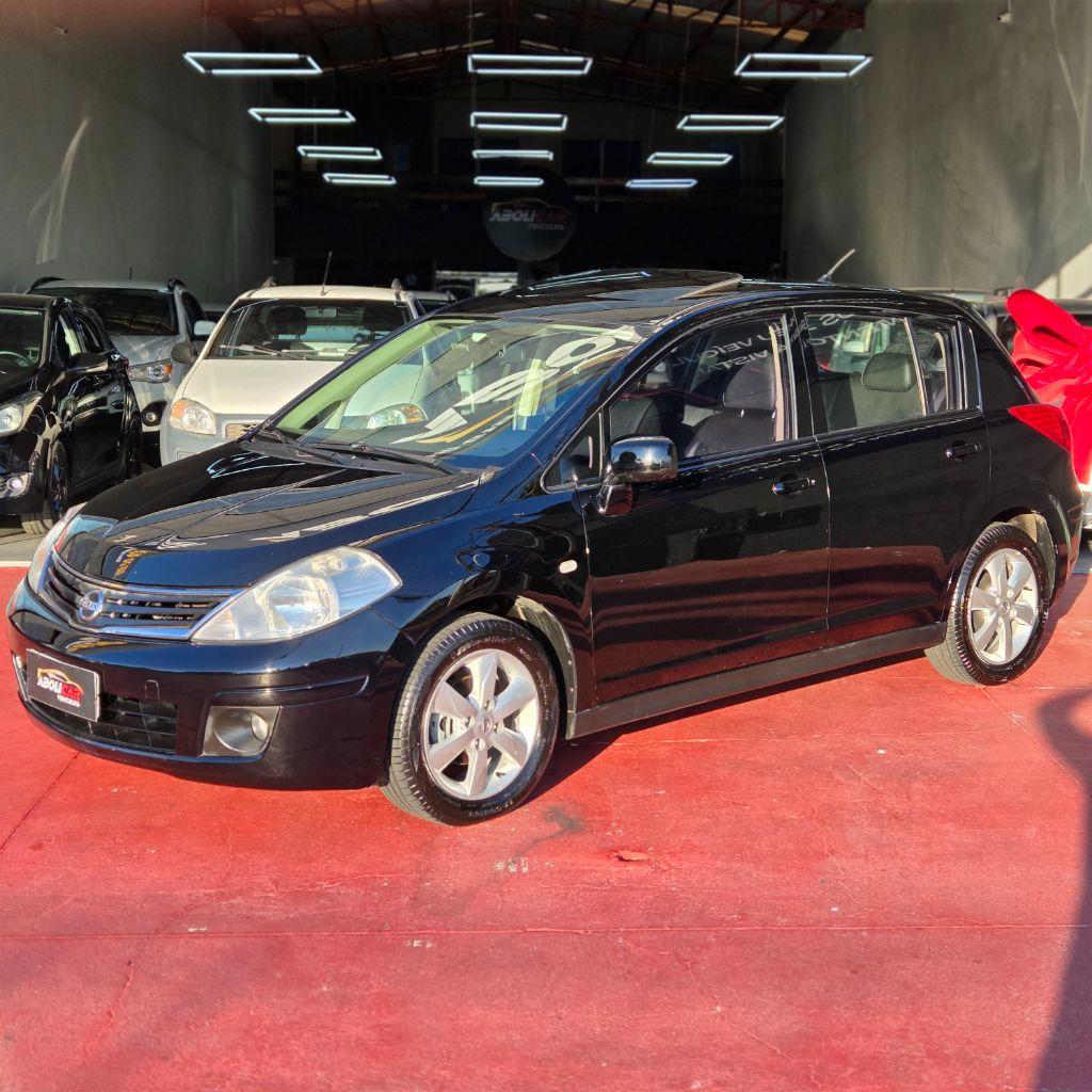 NISSAN Tiida Hatch - Foto