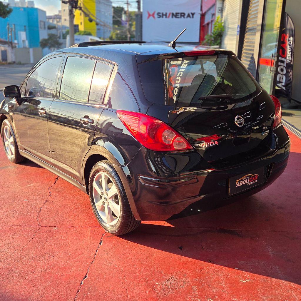 NISSAN Tiida Hatch - Foto