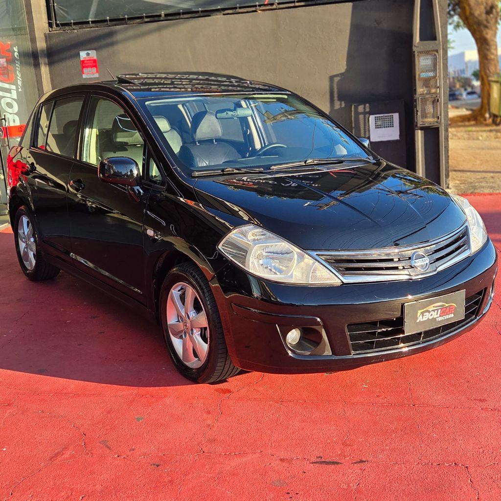 NISSAN Tiida Hatch - Foto