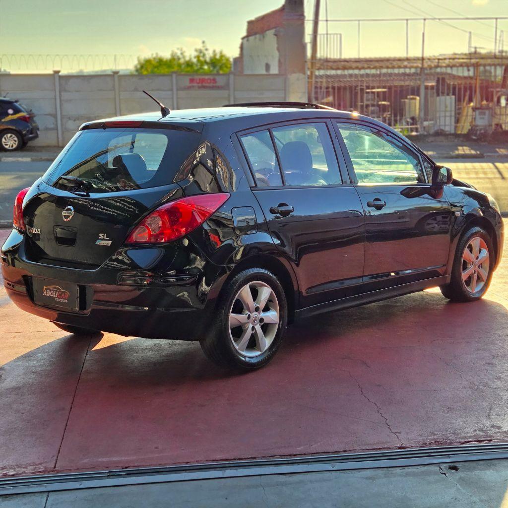 NISSAN Tiida Hatch - Foto