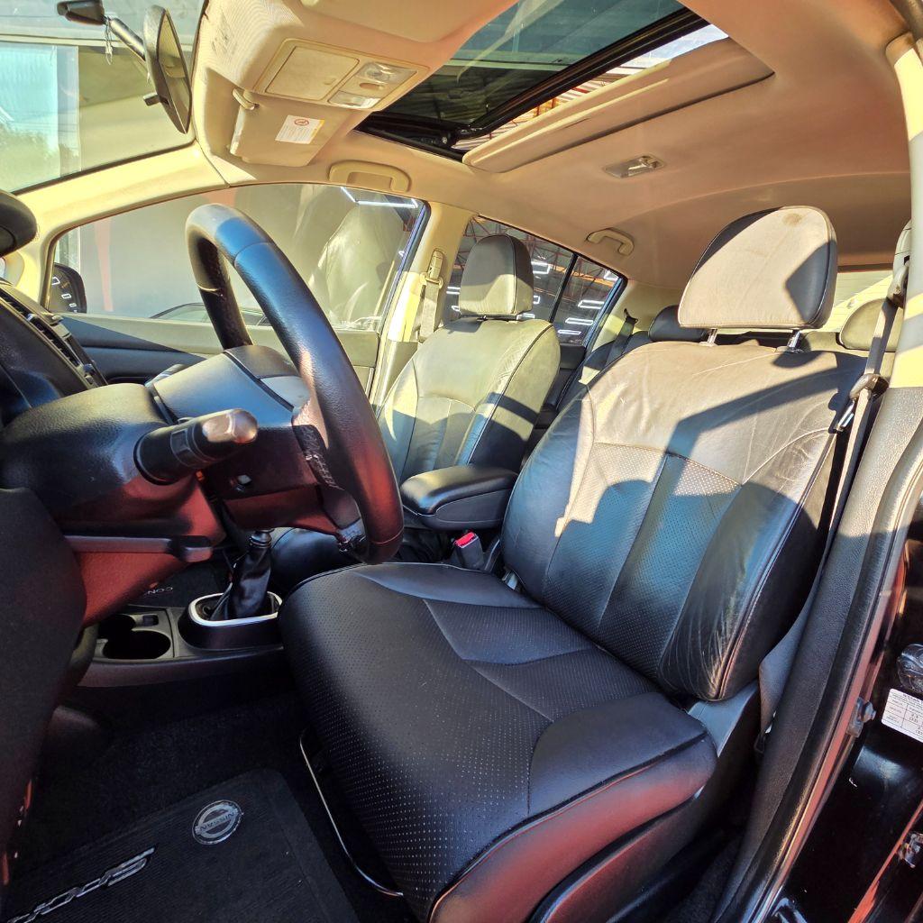 NISSAN Tiida Hatch - Foto