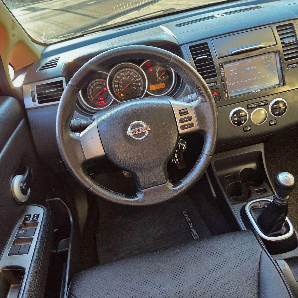 NISSAN Tiida Hatch - Foto