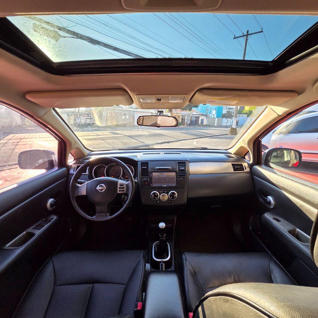 NISSAN Tiida Hatch - Foto