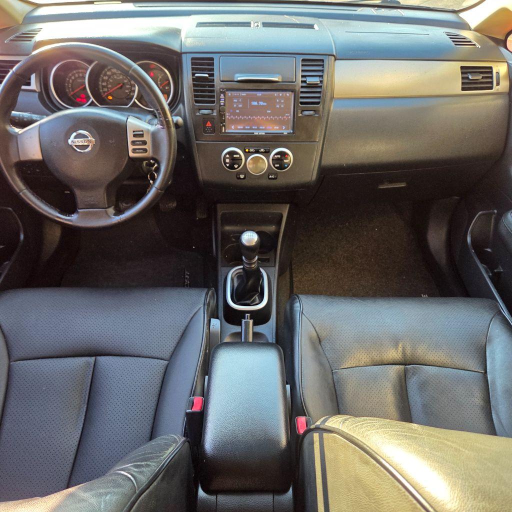 NISSAN Tiida Hatch - Foto