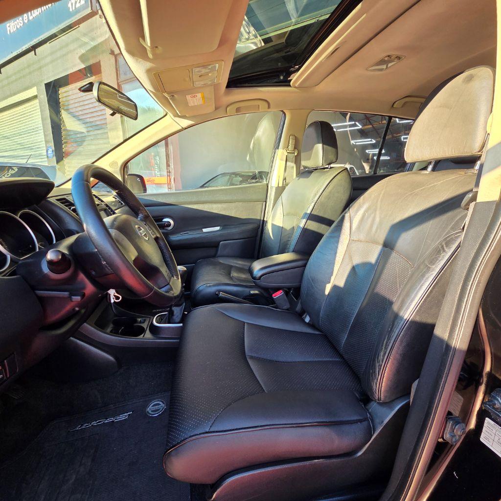 NISSAN Tiida Hatch - Foto