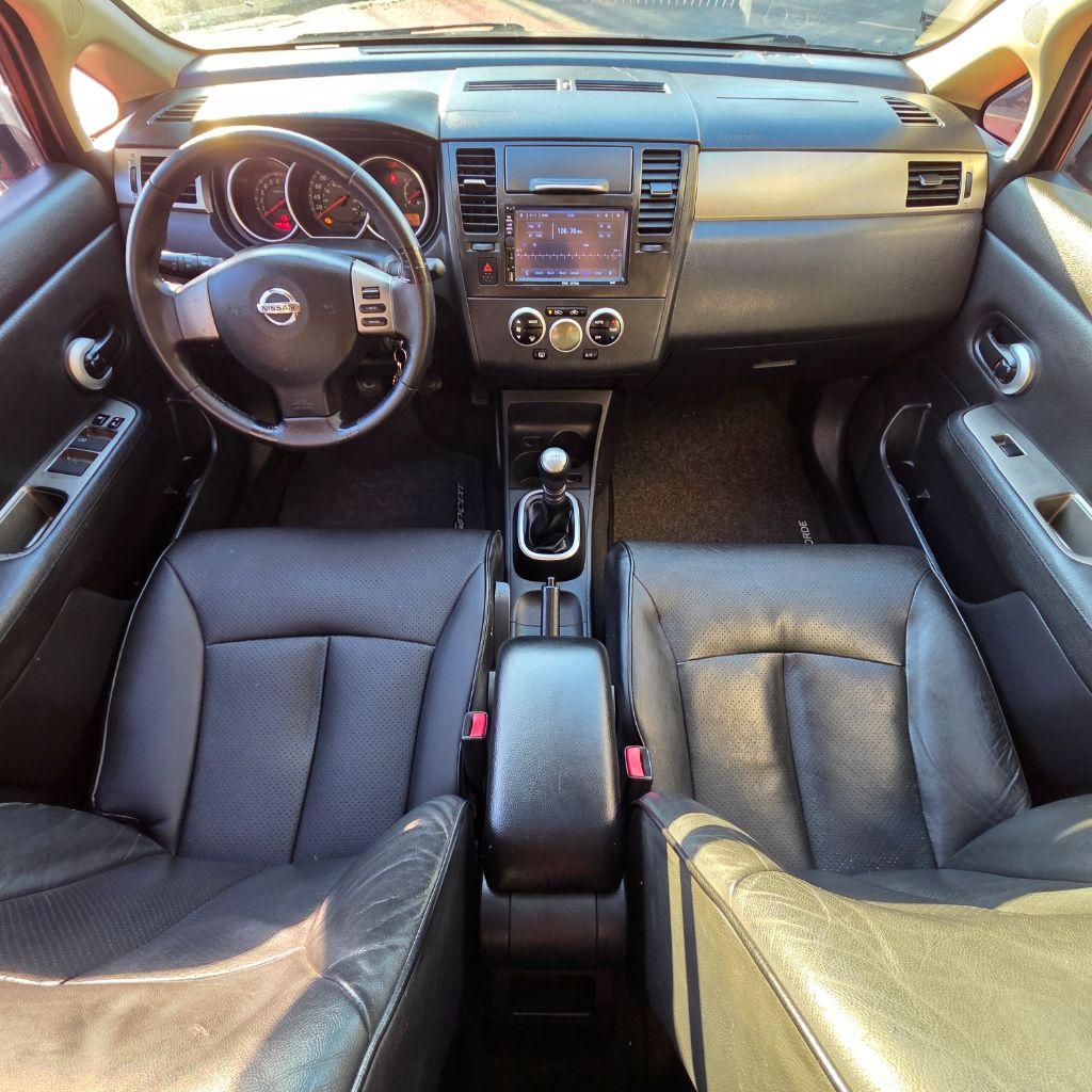 NISSAN Tiida Hatch - Foto