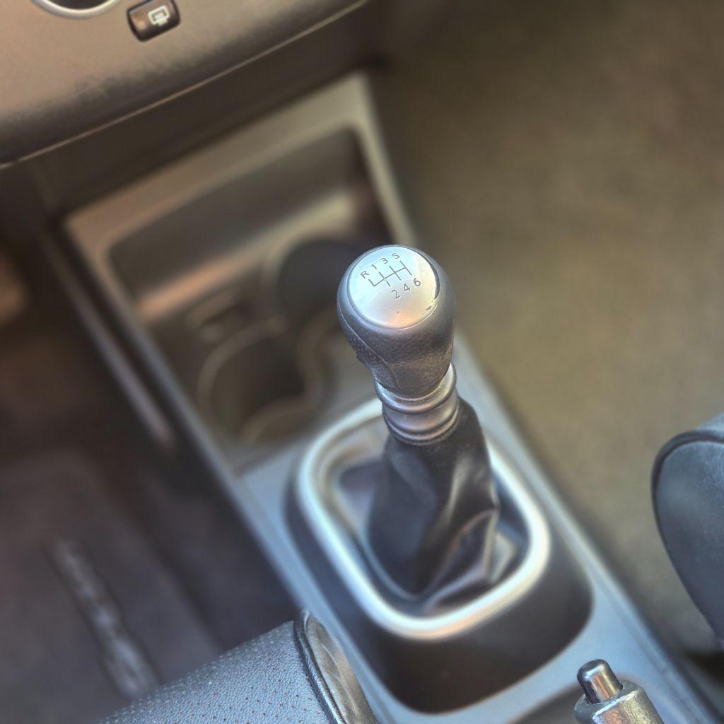 NISSAN Tiida Hatch - Foto