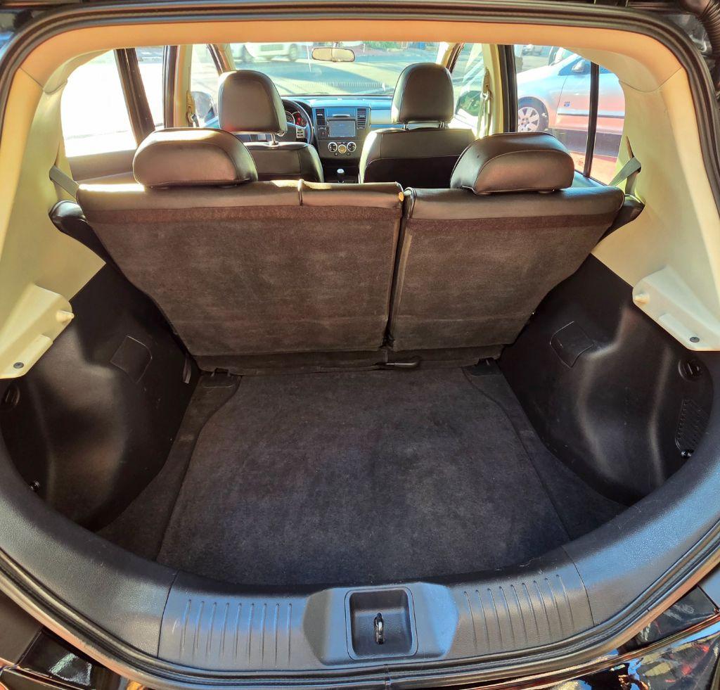 NISSAN Tiida Hatch - Foto