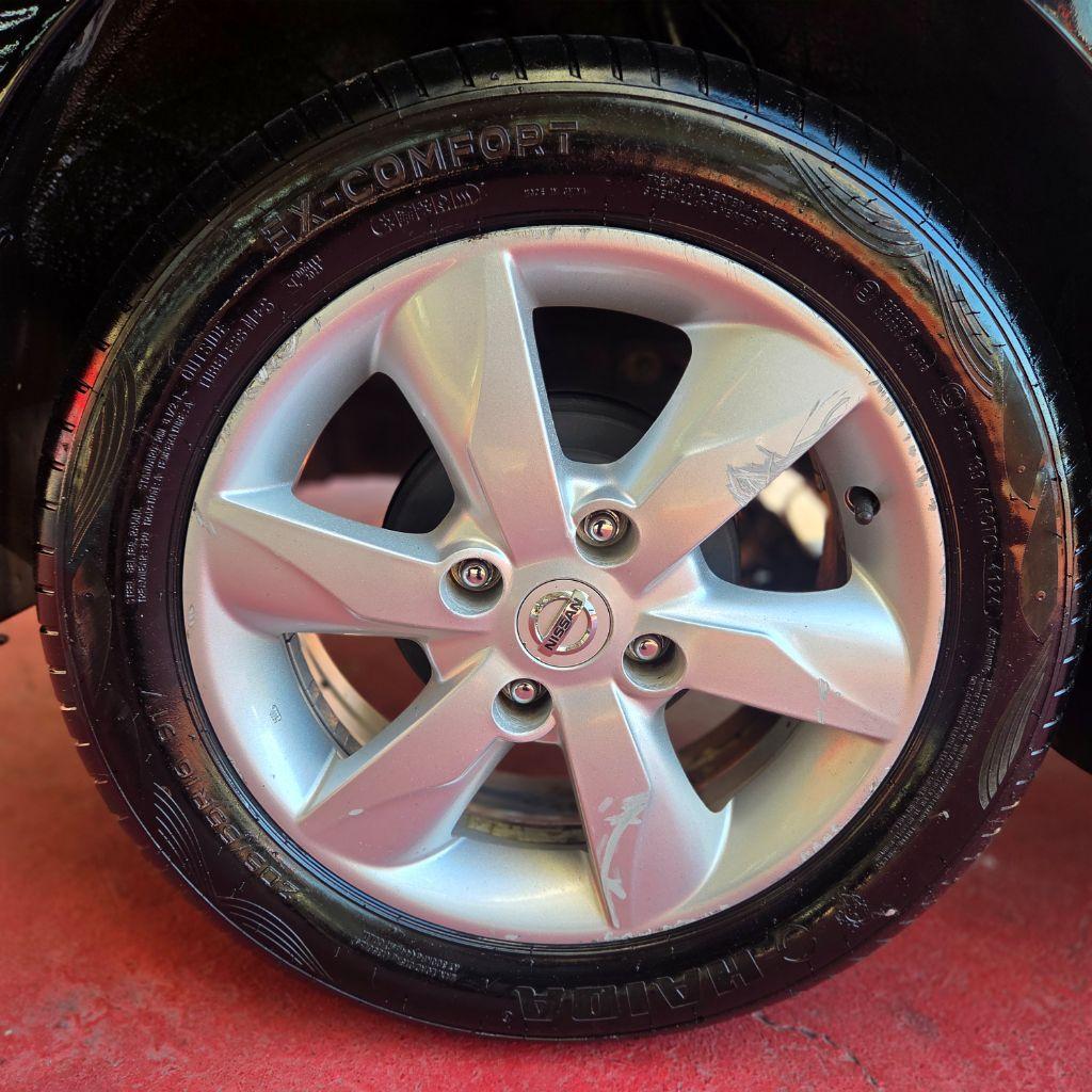 NISSAN Tiida Hatch - Foto