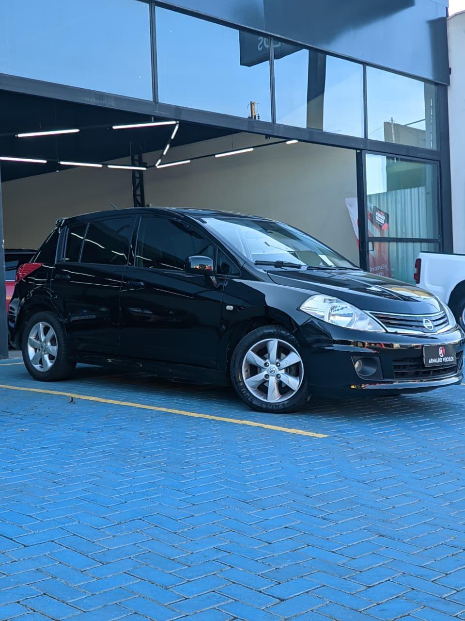 NISSAN Tiida Hatch - Foto