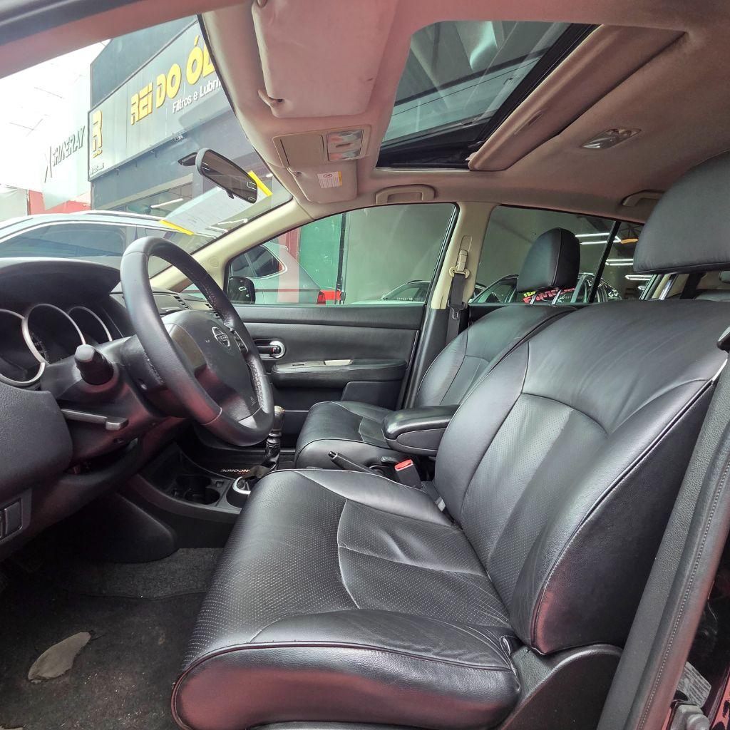 NISSAN Tiida Hatch - Foto