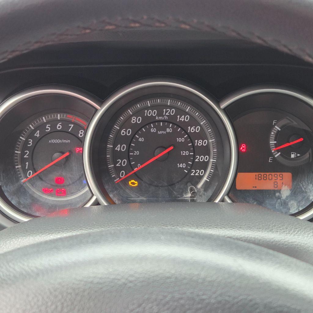 NISSAN Tiida Hatch - Foto