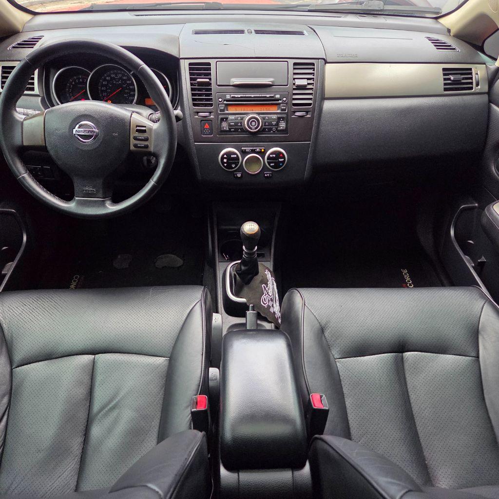 NISSAN Tiida Hatch - Foto