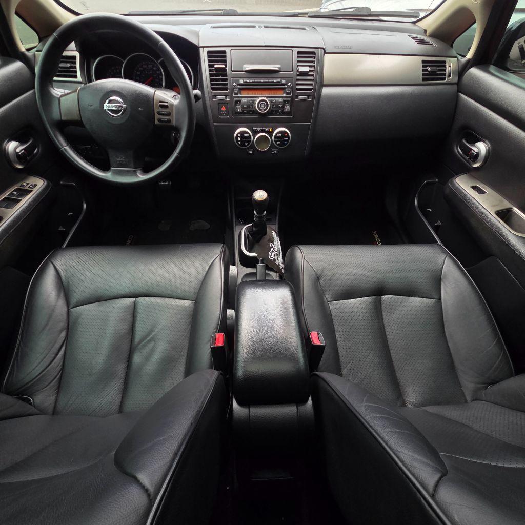 NISSAN Tiida Hatch - Foto