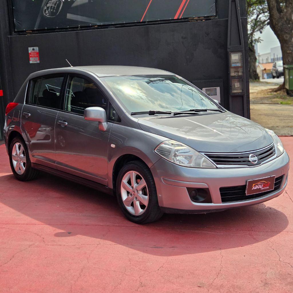 NISSAN Tiida Hatch - Foto