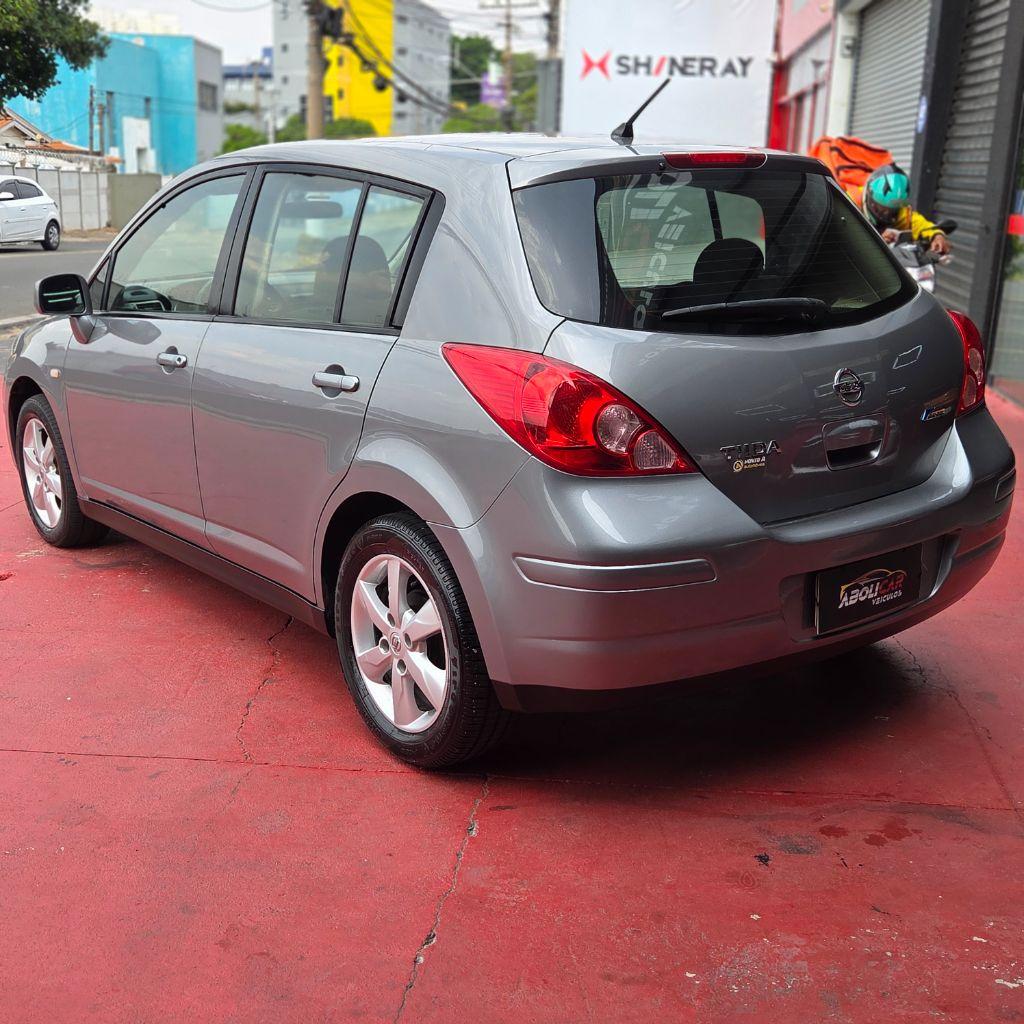 NISSAN Tiida Hatch - Foto