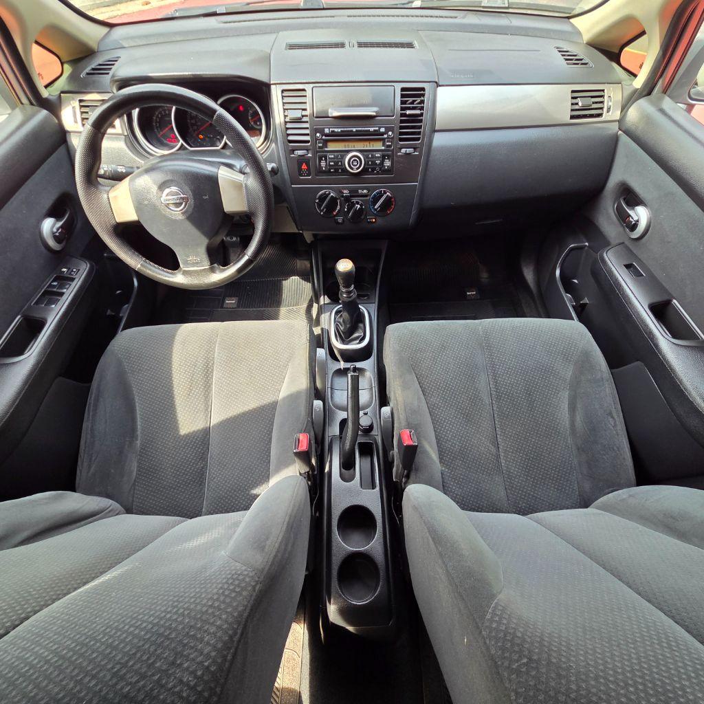 NISSAN Tiida Hatch - Foto