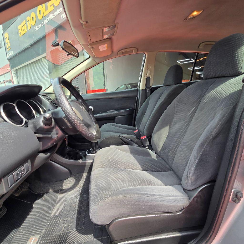 NISSAN Tiida Hatch - Foto