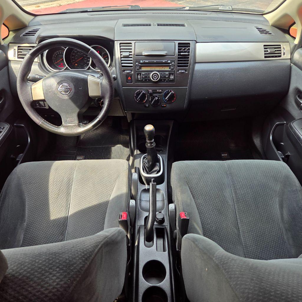 NISSAN Tiida Hatch - Foto