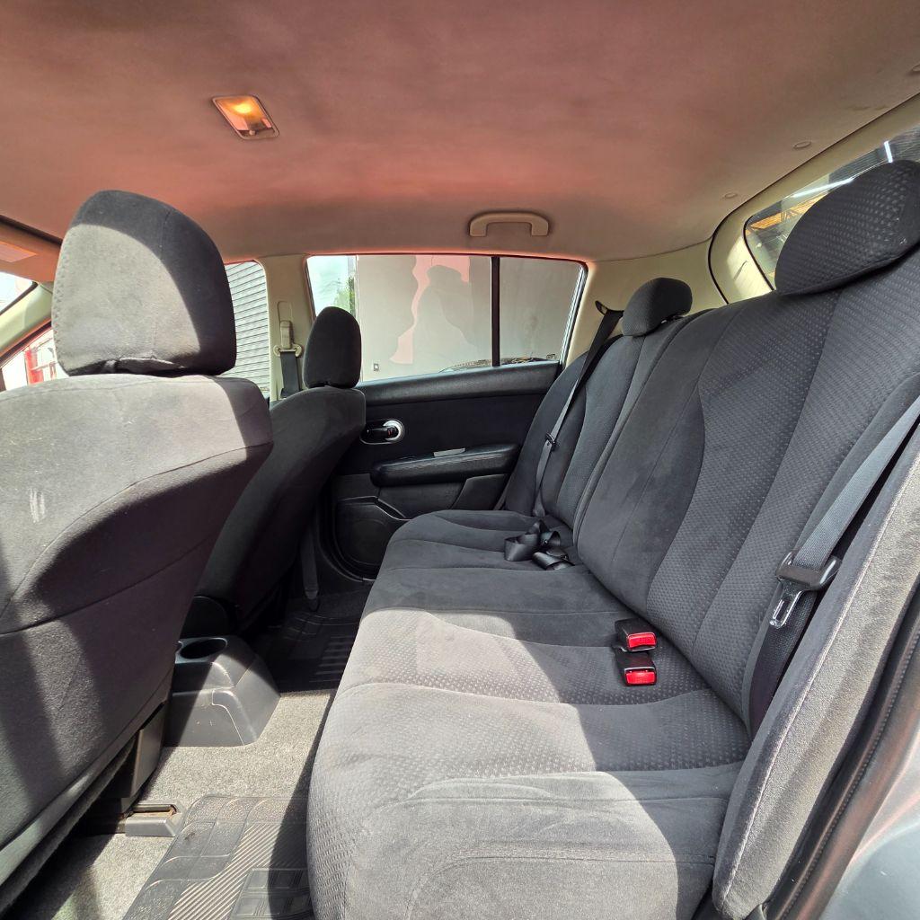 NISSAN Tiida Hatch - Foto